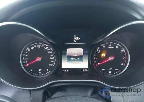 2015 Mercedes-Benz C 300 из США, поврежденный, VIN 55SWF4JB1FU071197